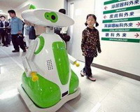корейские и японские роботы заботятся о человеке