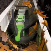 создан робот для уборки осенних листьев из водостока